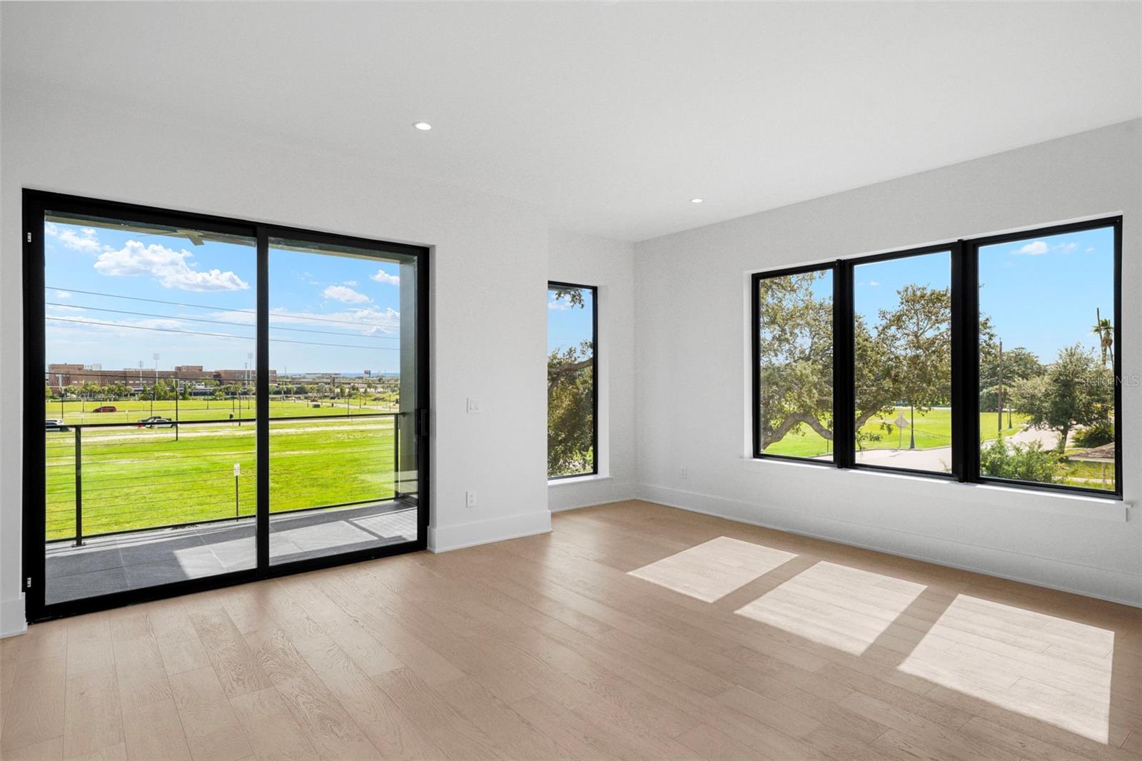 Image 14 of 30 For 501 Ross Avenue 3