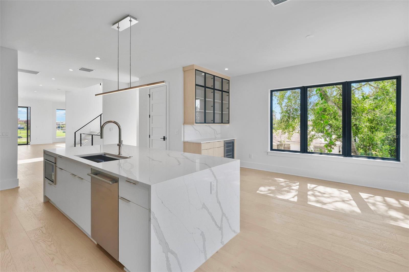 Image 17 of 30 For 501 Ross Avenue 3