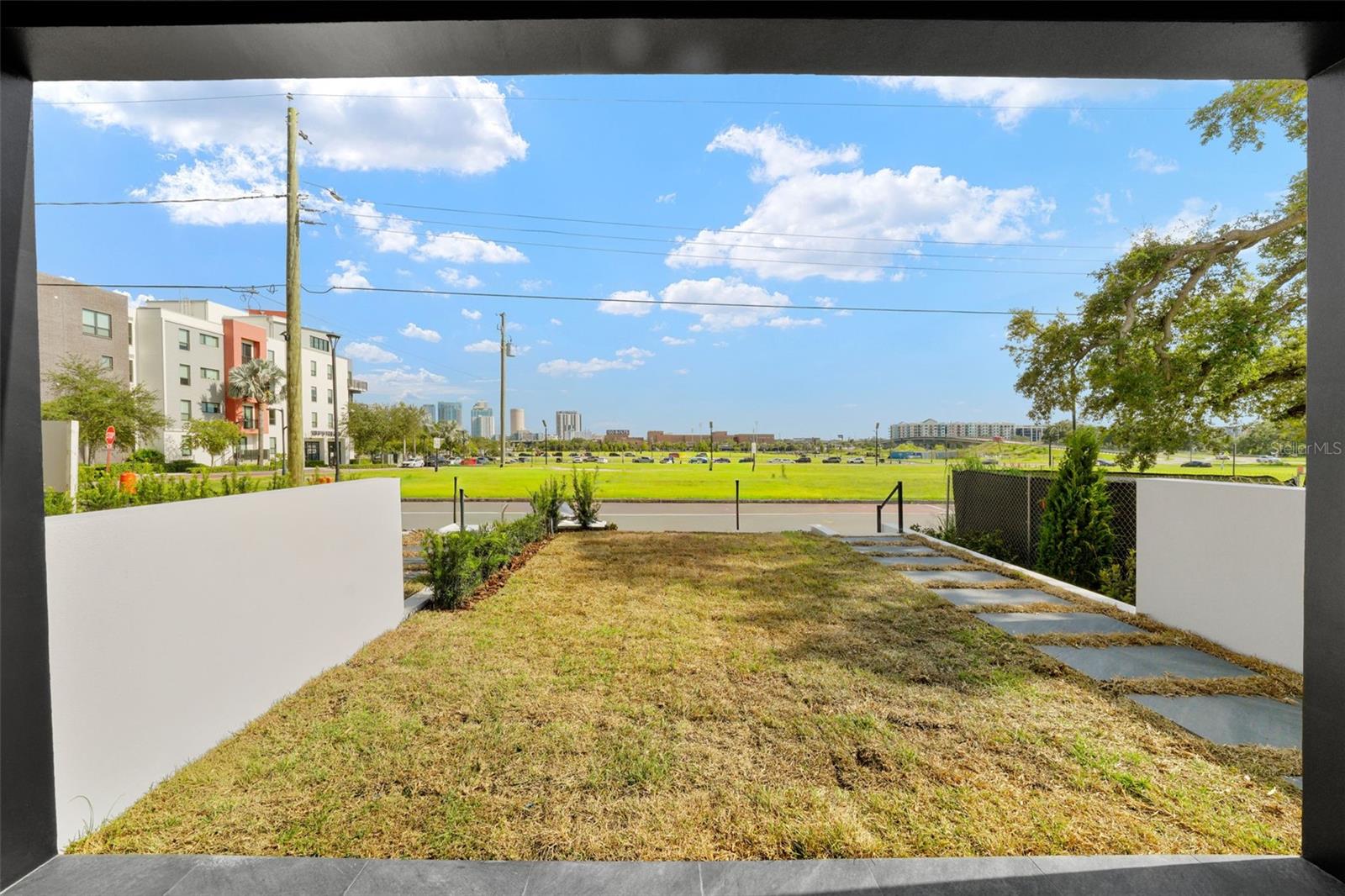 Image 8 of 30 For 501 Ross Avenue 3