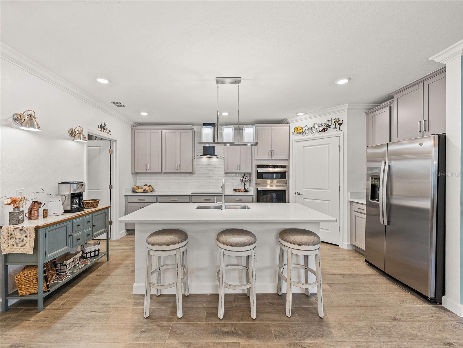 Image 13 of 33 For 17319 Holly Well Avenue