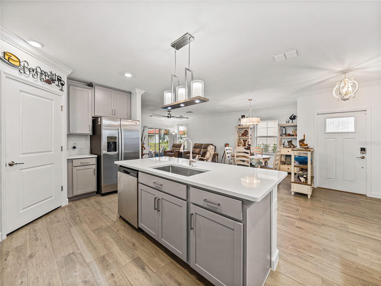 Image 6 of 33 For 17319 Holly Well Avenue