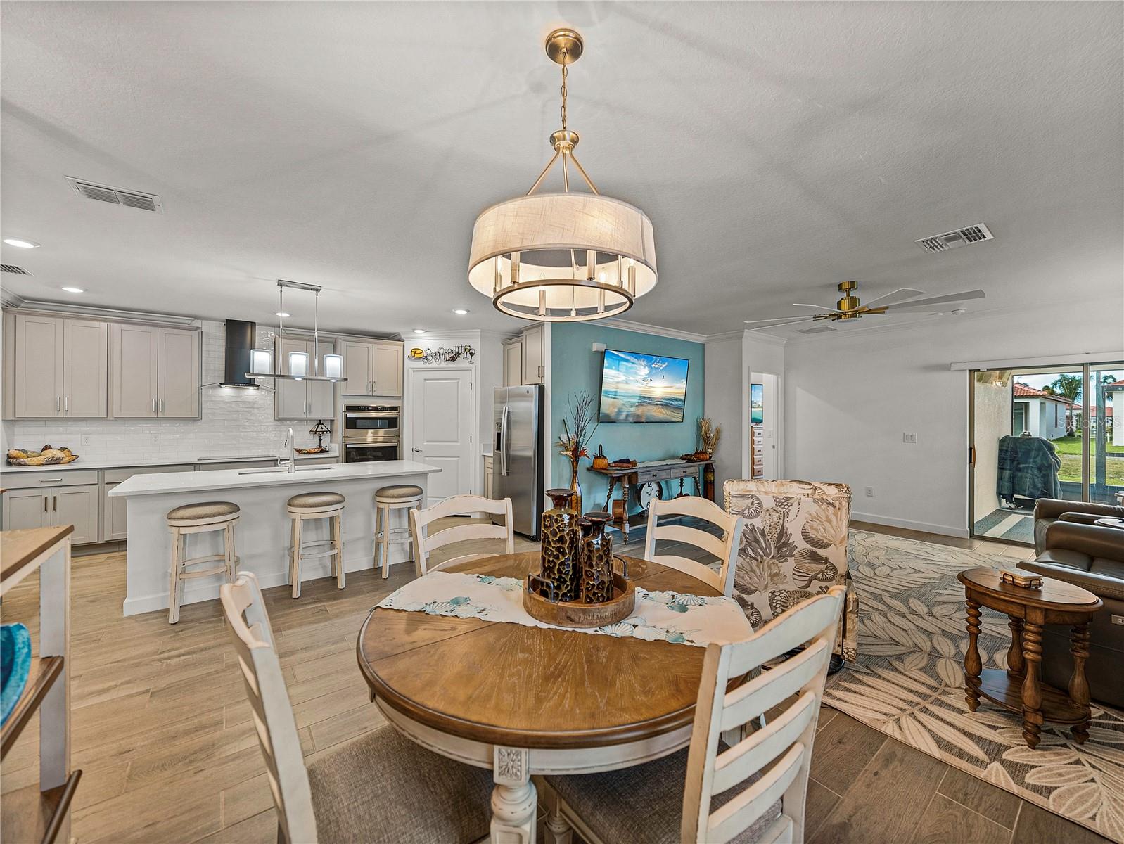 Image 7 of 33 For 17319 Holly Well Avenue