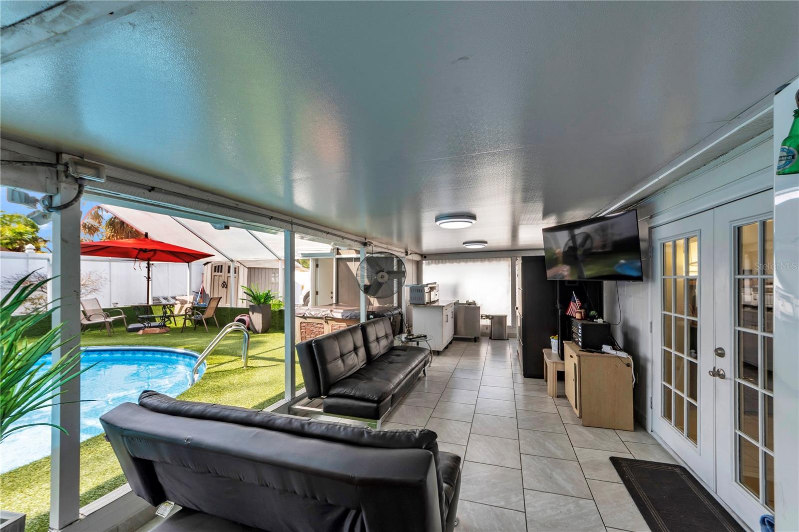 Image 14 of 36 For 9043 Hickory Circle