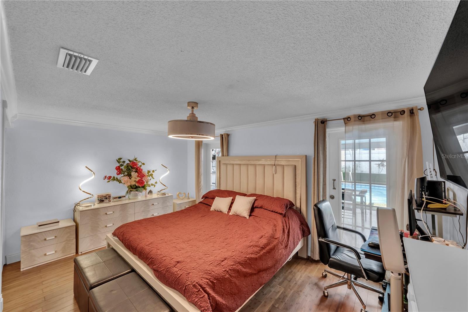 Image 19 of 36 For 9043 Hickory Circle