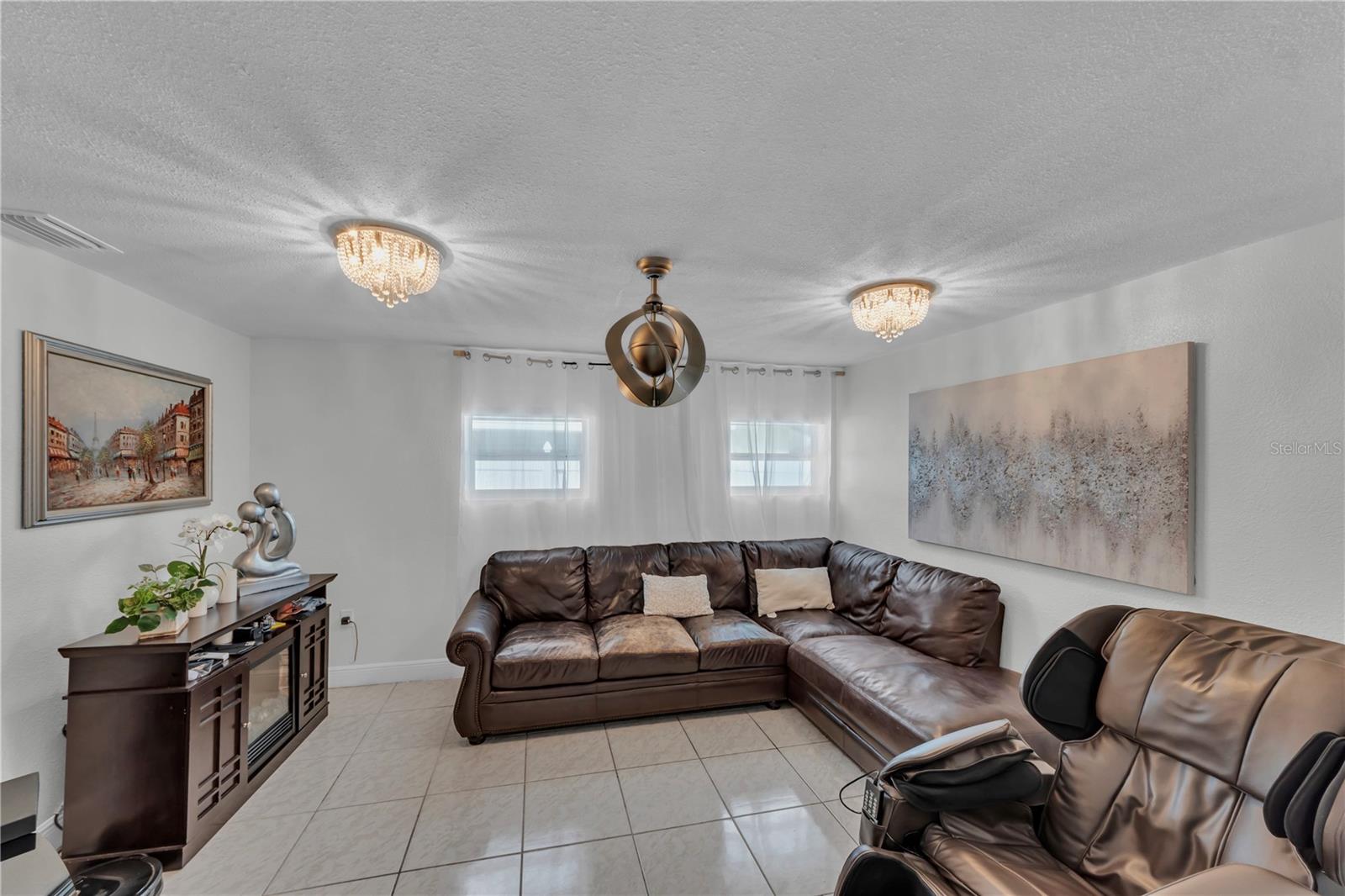 Image 22 of 36 For 9043 Hickory Circle