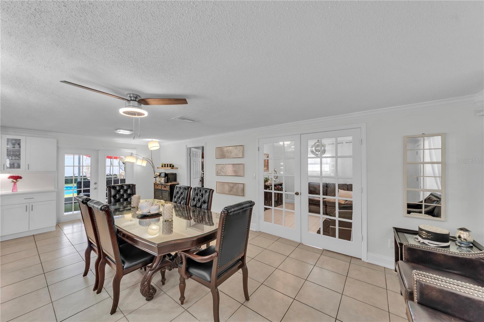 Image 24 of 36 For 9043 Hickory Circle