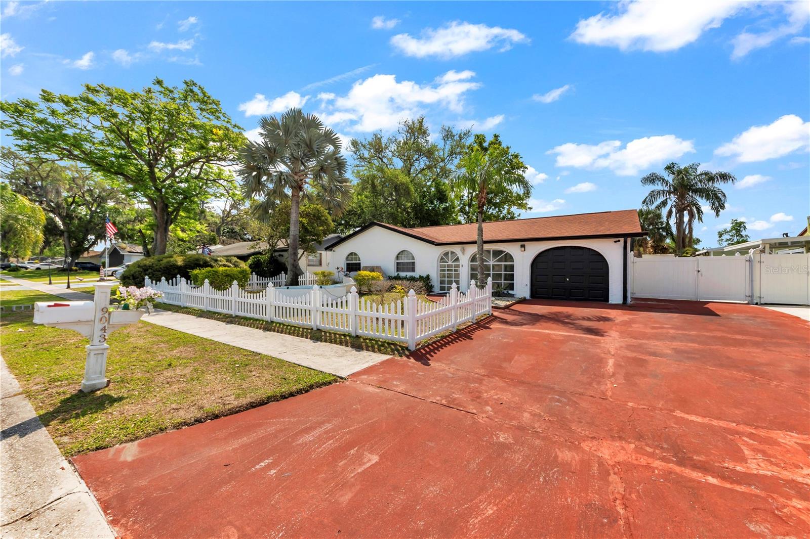 Image 4 of 36 For 9043 Hickory Circle