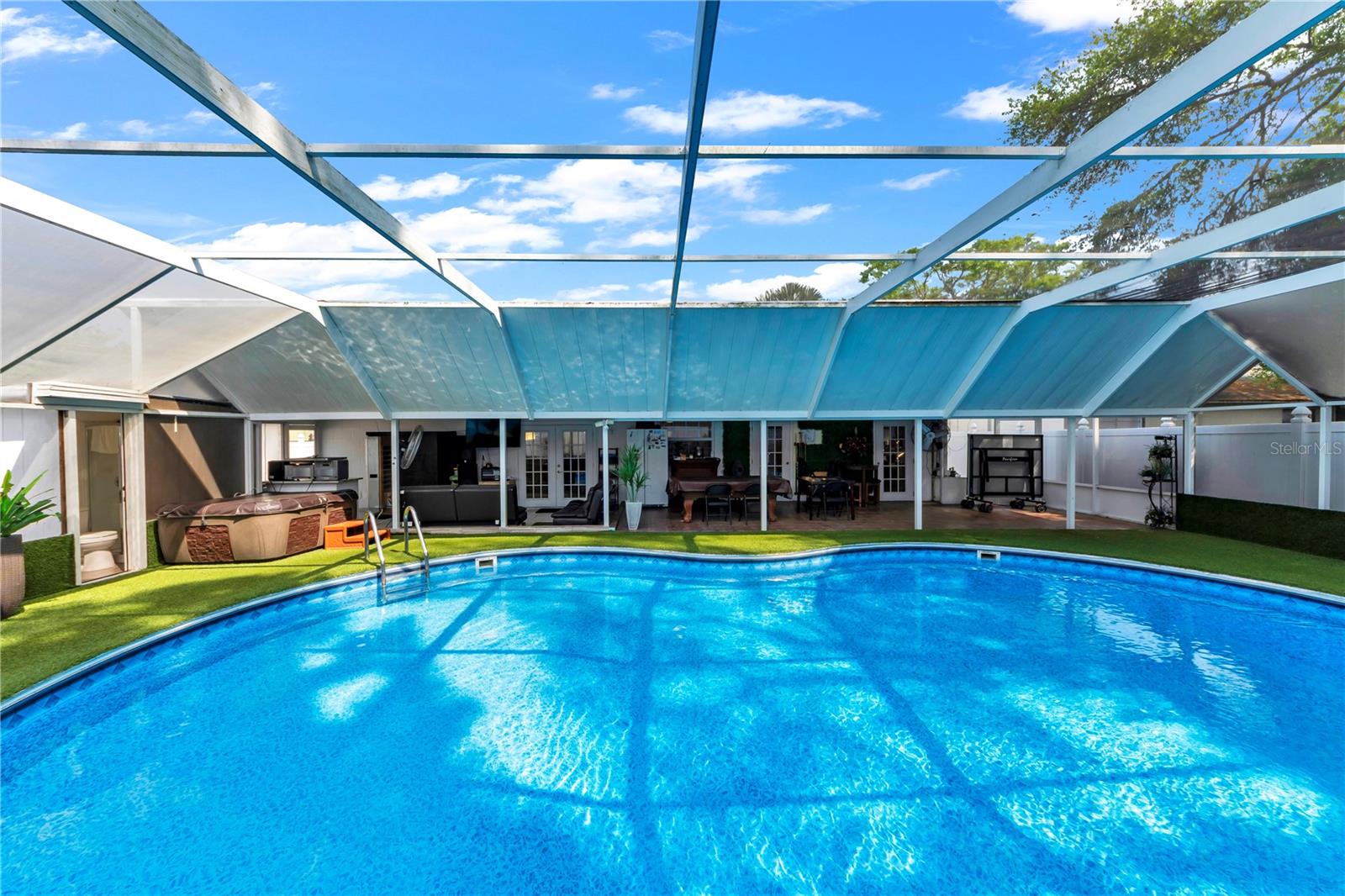 Image 5 of 36 For 9043 Hickory Circle