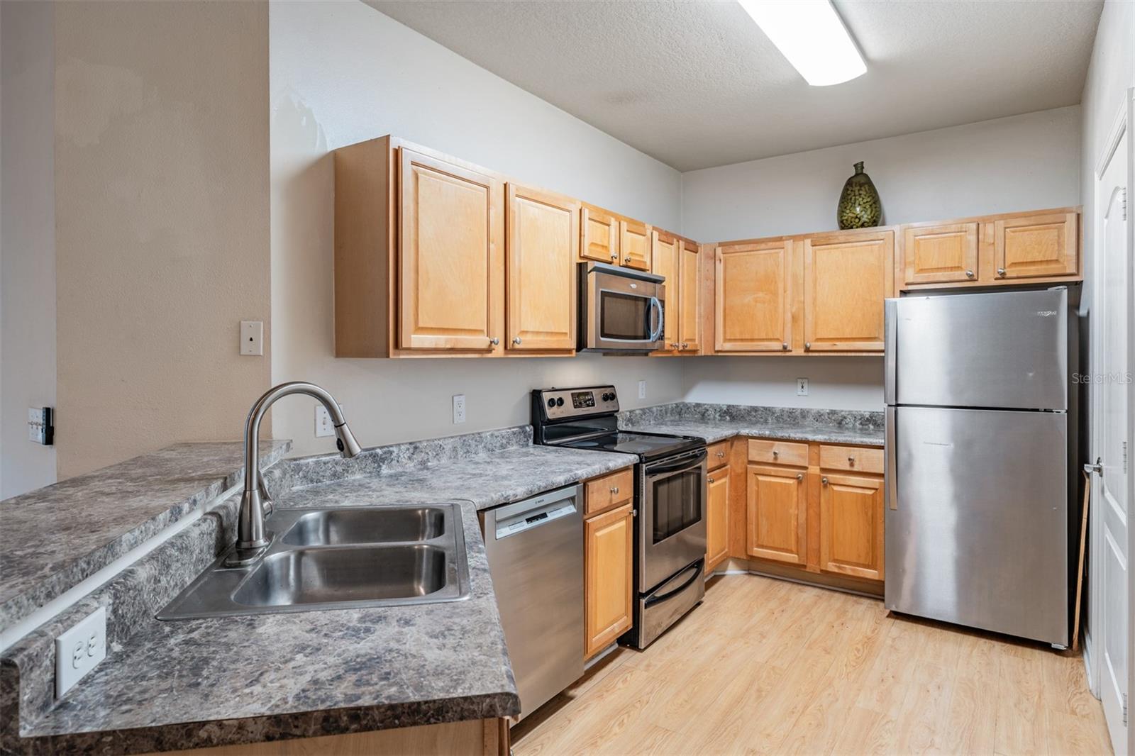 Image 13 of 29 For 18107 Villa Creek Drive 18107