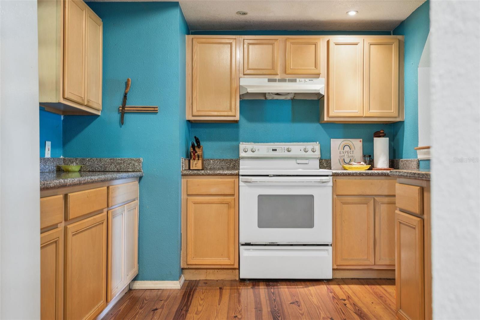 Image 10 of 26 For 8006 Temple Place