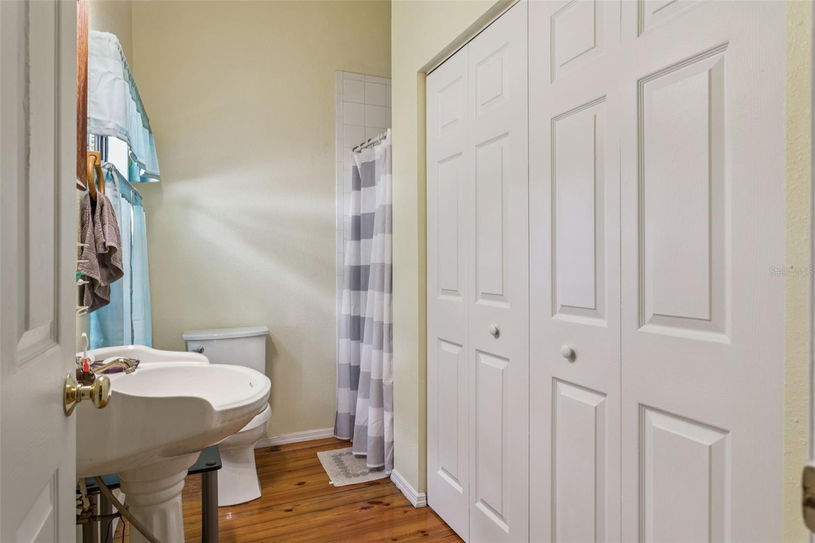 Image 15 of 26 For 8006 Temple Place