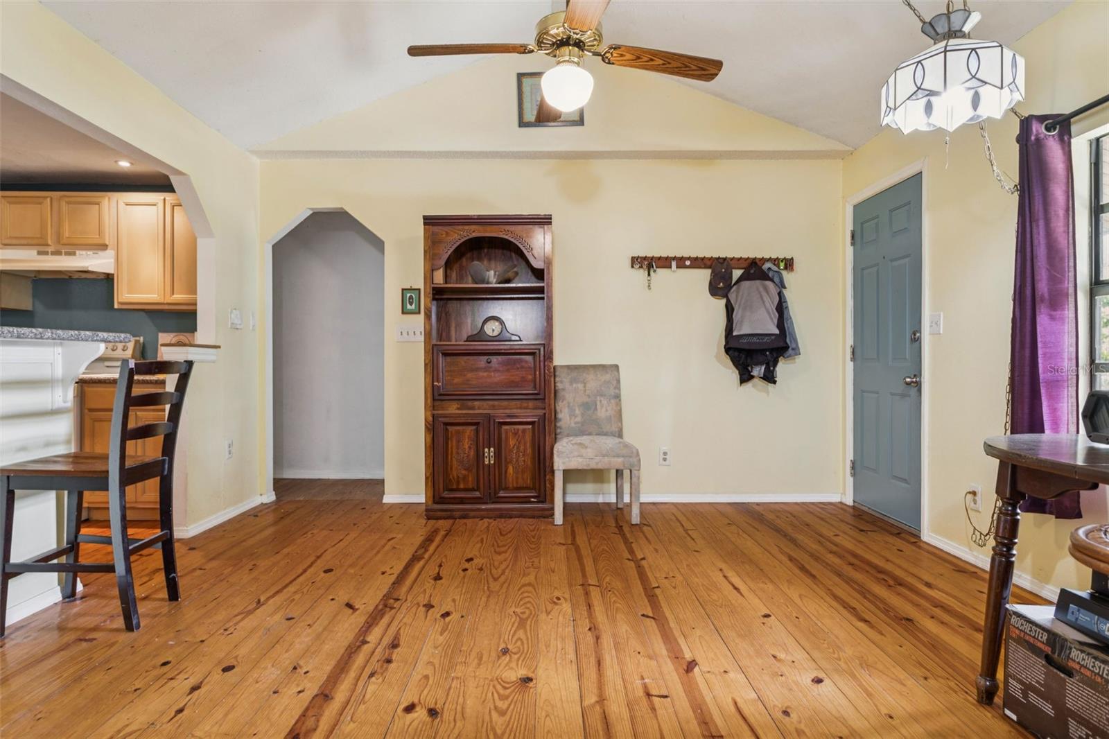 Image 2 of 26 For 8006 Temple Place