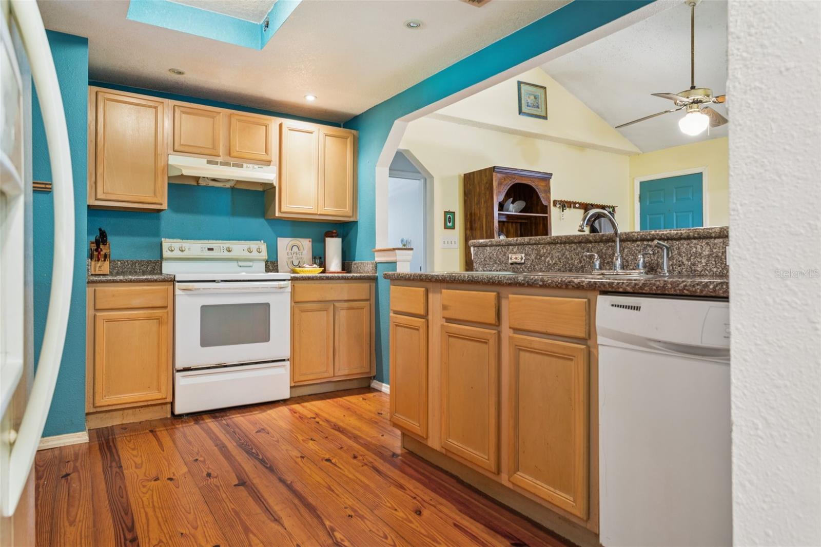 Image 3 of 26 For 8006 Temple Place