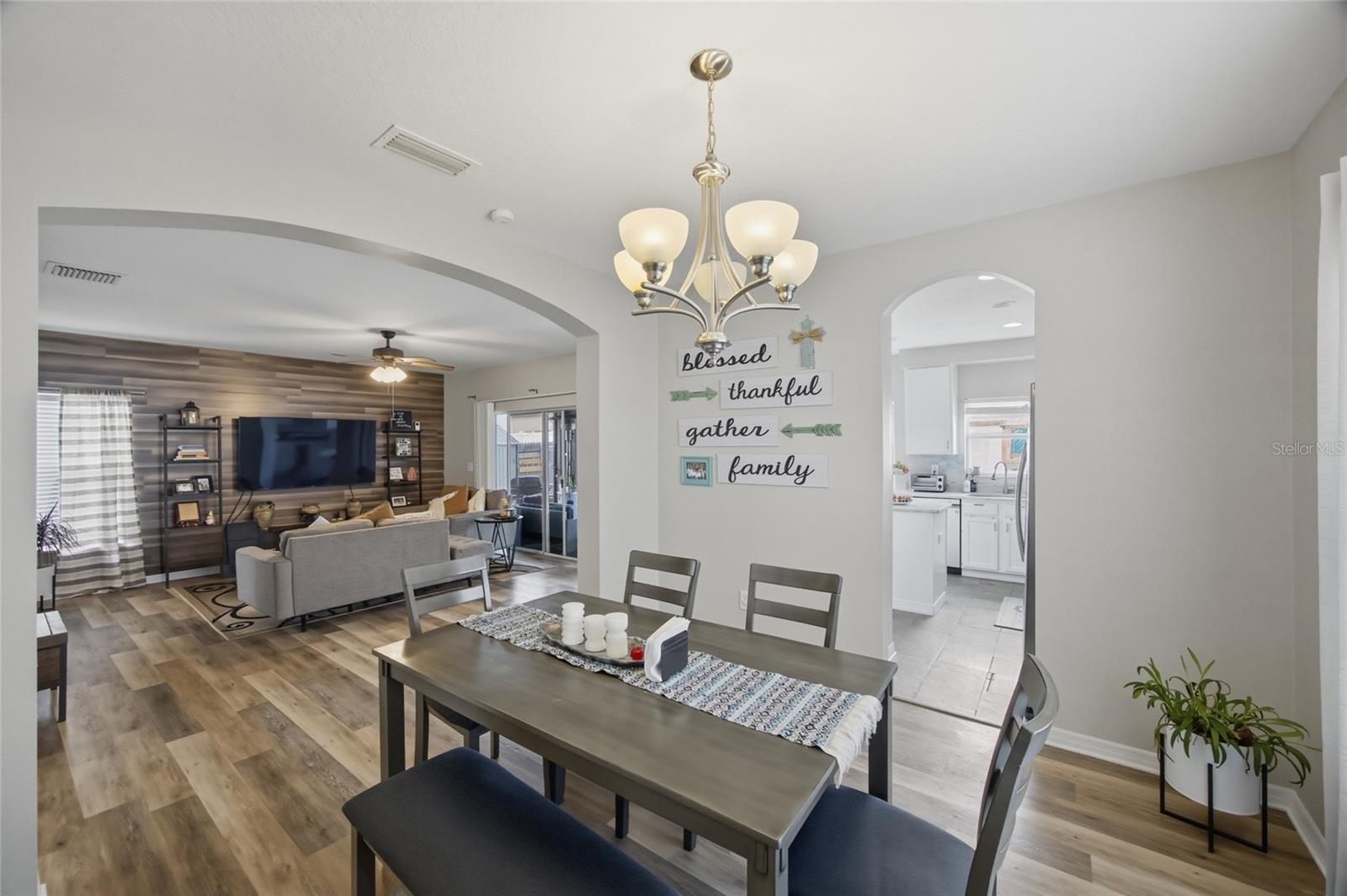 Listing photo id 9 for 24927 Portofino Drive