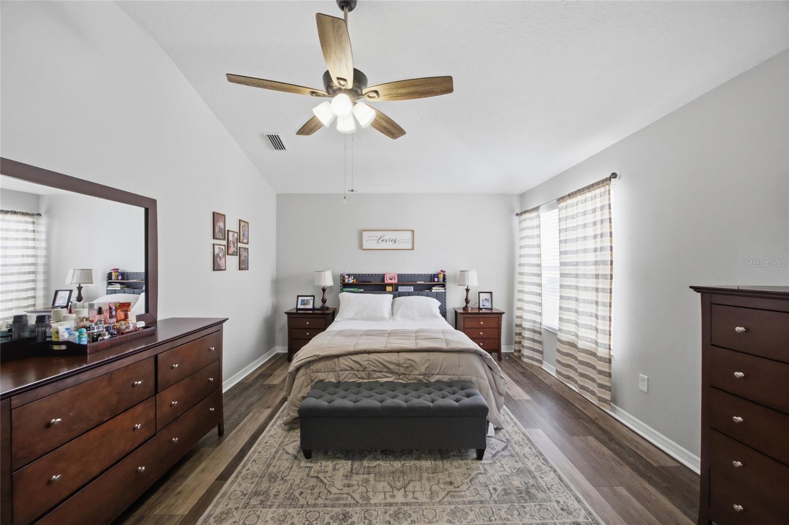 Listing photo id 16 for 24927 Portofino Drive