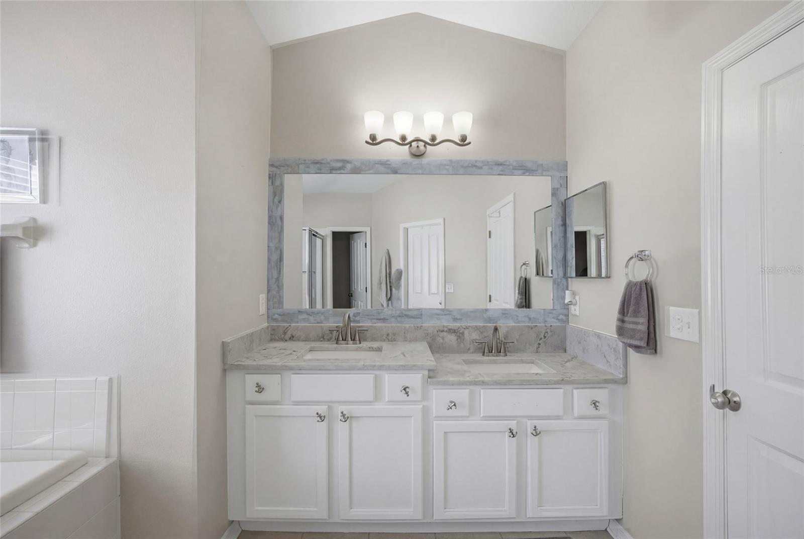 Listing photo id 19 for 24927 Portofino Drive