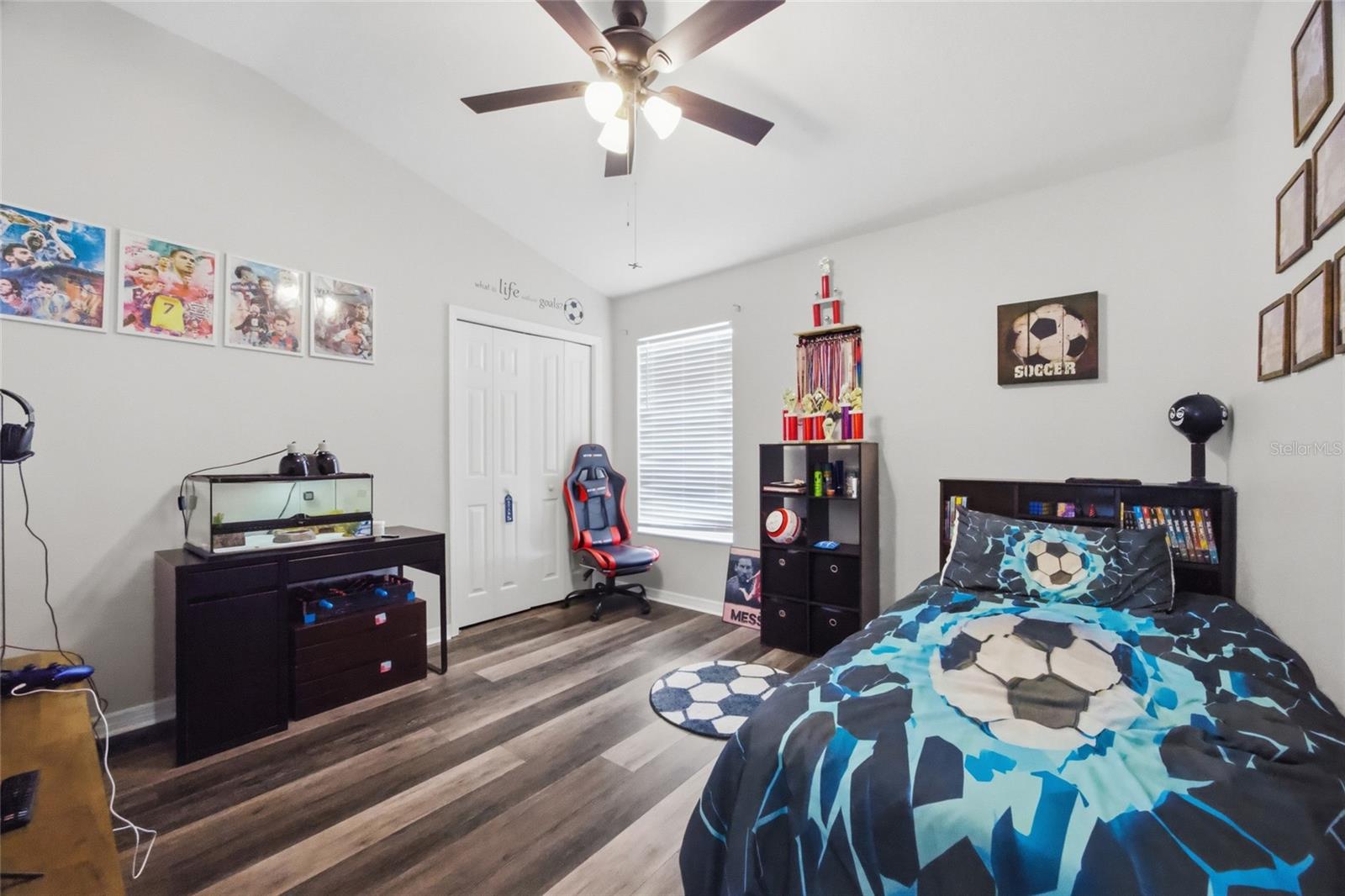 Listing photo id 25 for 24927 Portofino Drive