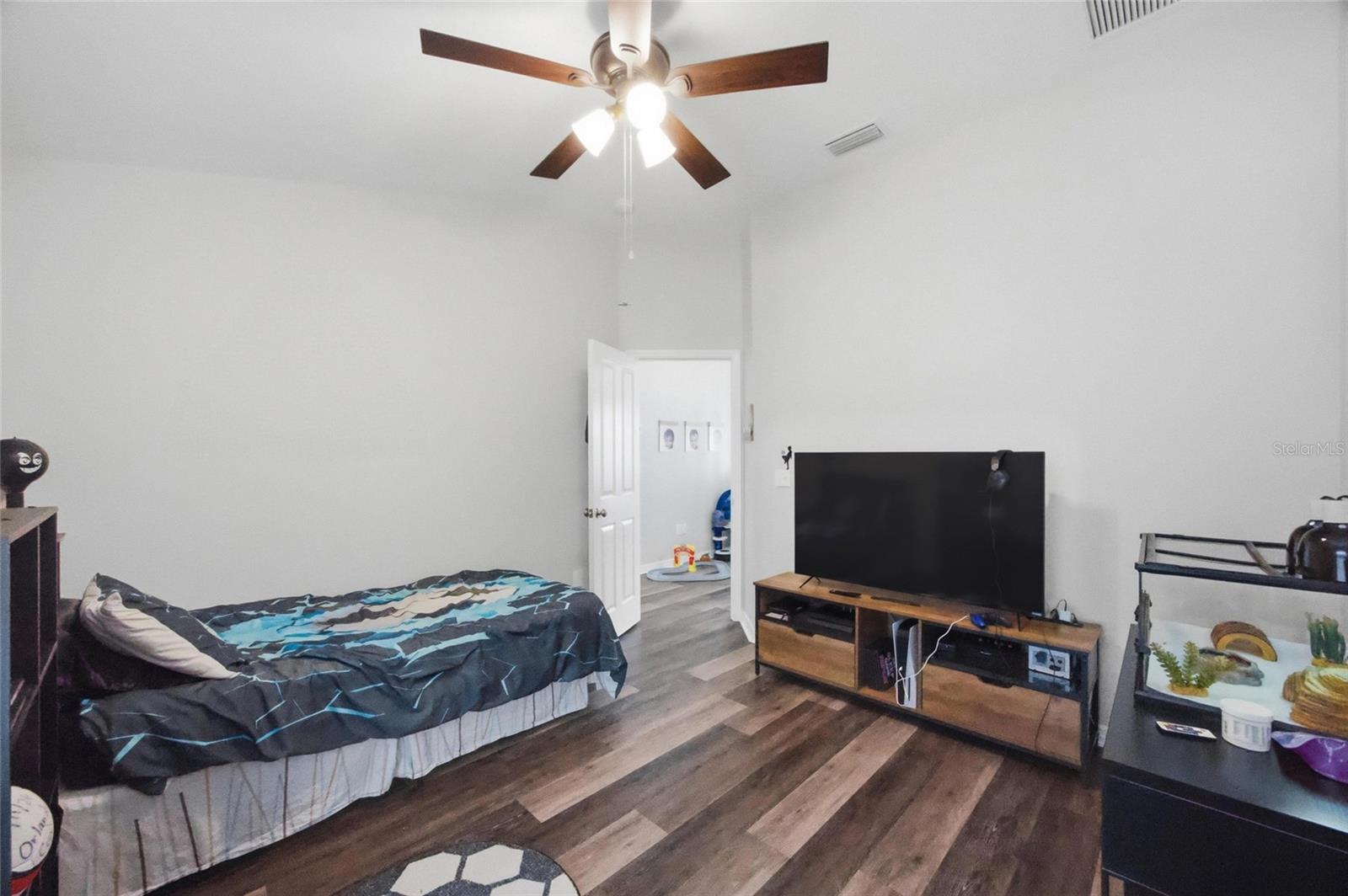 Listing photo id 26 for 24927 Portofino Drive