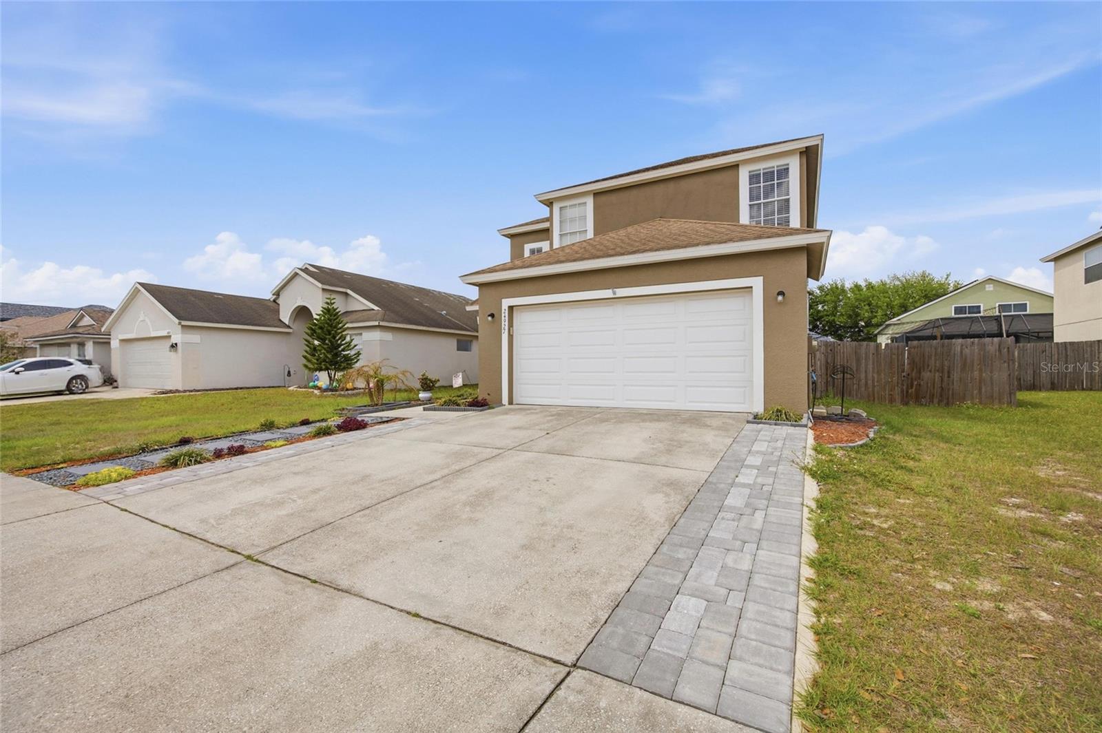 Listing photo id 2 for 24927 Portofino Drive