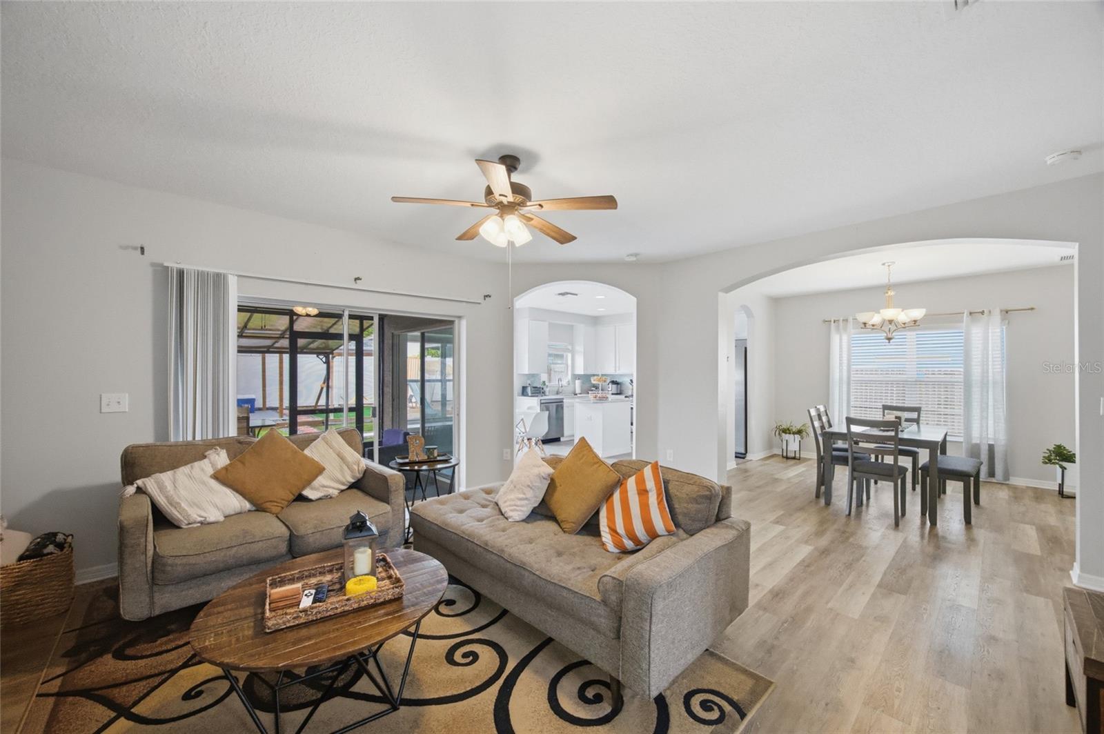 Listing photo id 5 for 24927 Portofino Drive