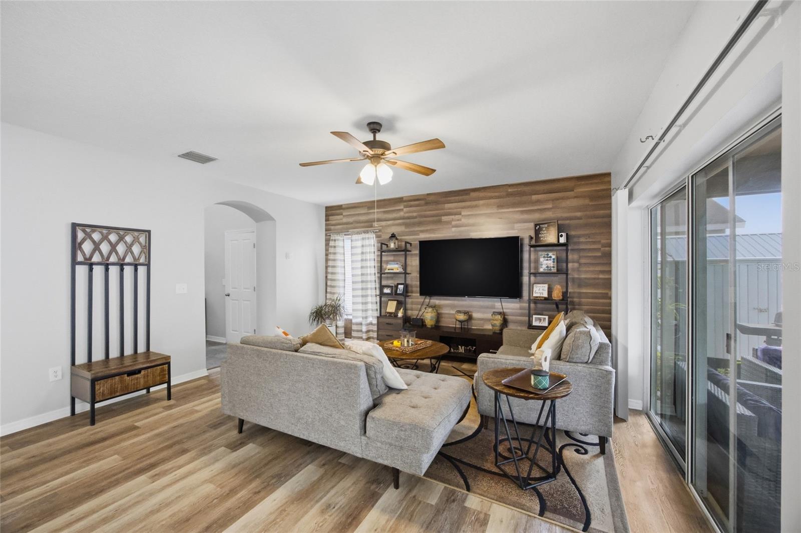 Listing photo id 7 for 24927 Portofino Drive