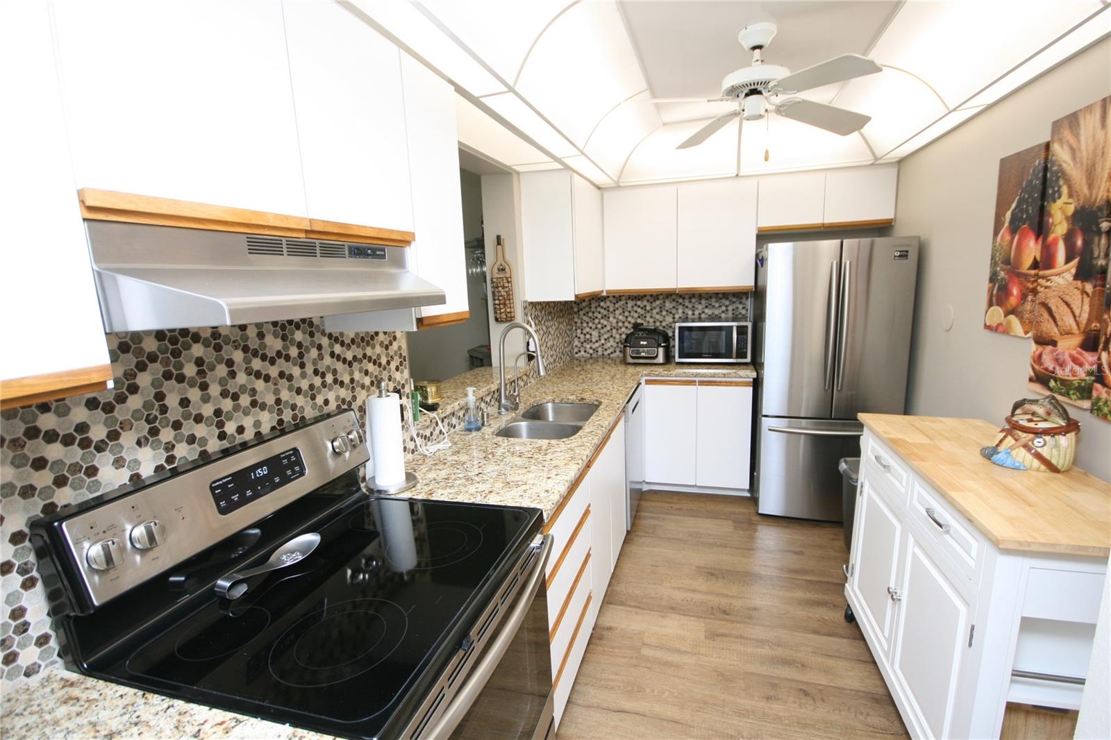 Image 12 of 82 For 19701 Gulf Boulevard 212