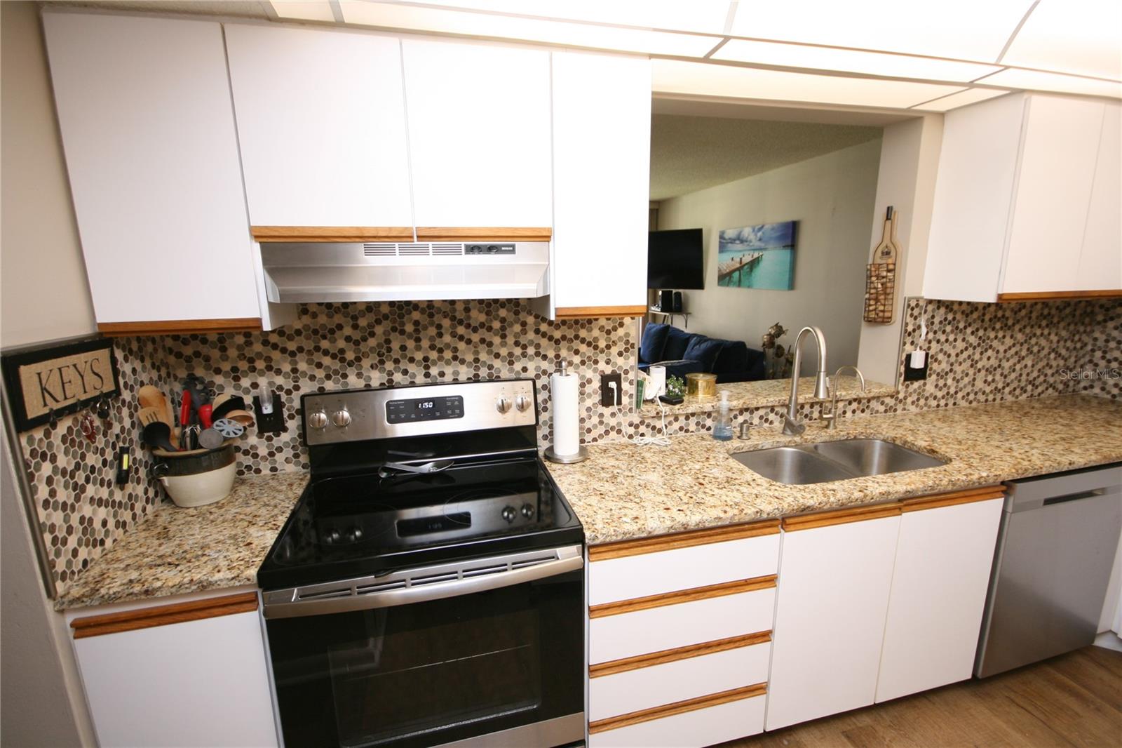 Image 13 of 82 For 19701 Gulf Boulevard 212