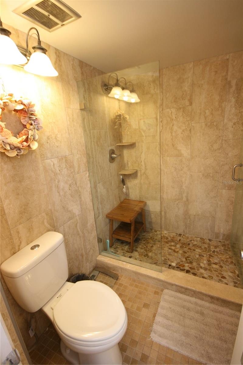 Image 33 of 82 For 19701 Gulf Boulevard 212