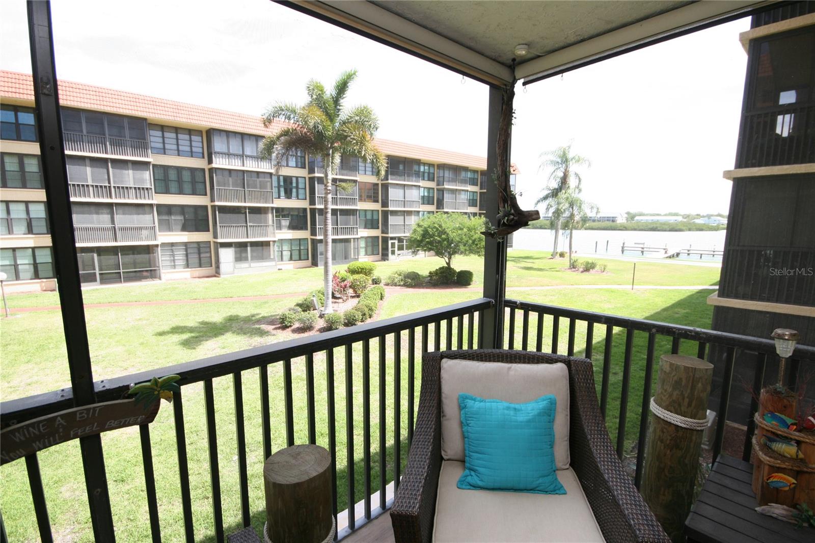 Image 36 of 82 For 19701 Gulf Boulevard 212