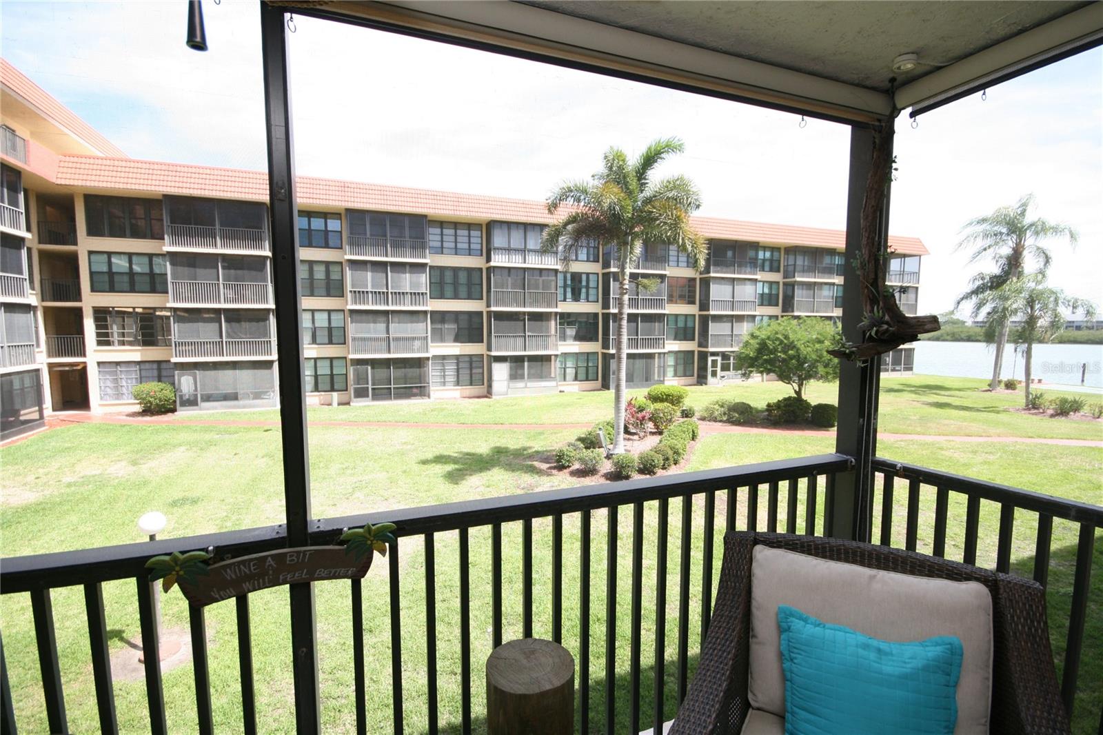 Image 38 of 82 For 19701 Gulf Boulevard 212