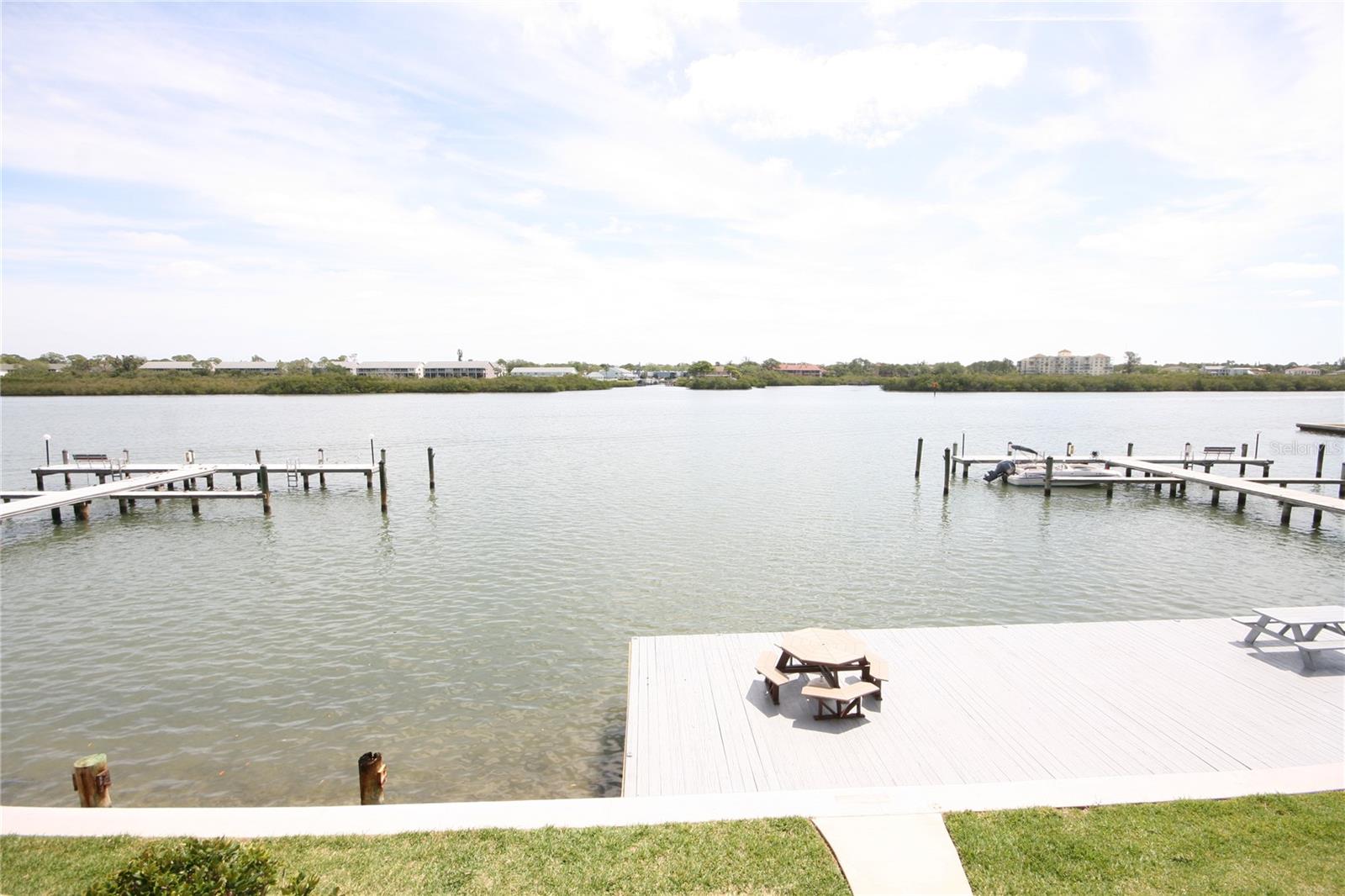 Image 40 of 82 For 19701 Gulf Boulevard 212