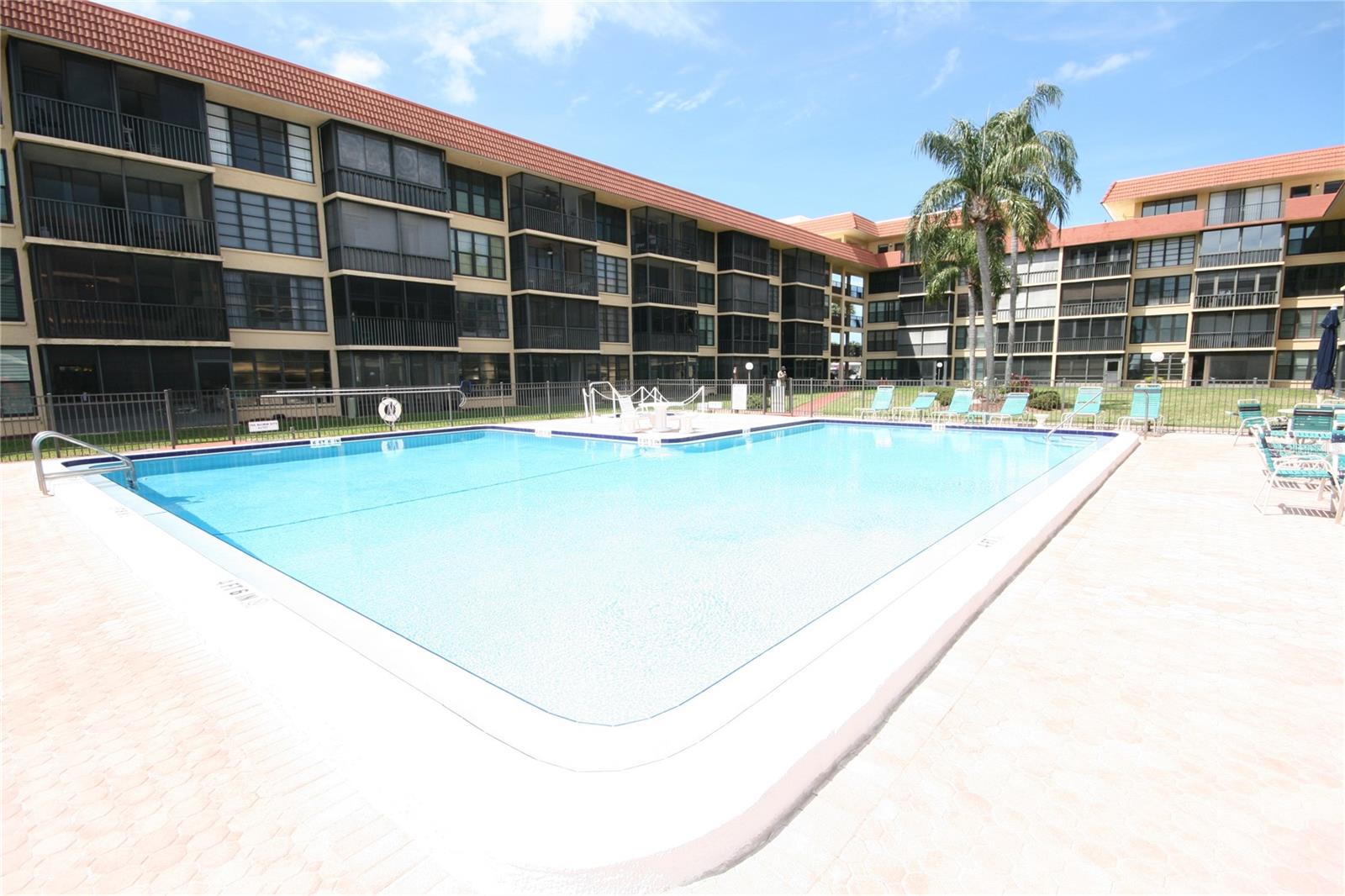 Image 42 of 82 For 19701 Gulf Boulevard 212