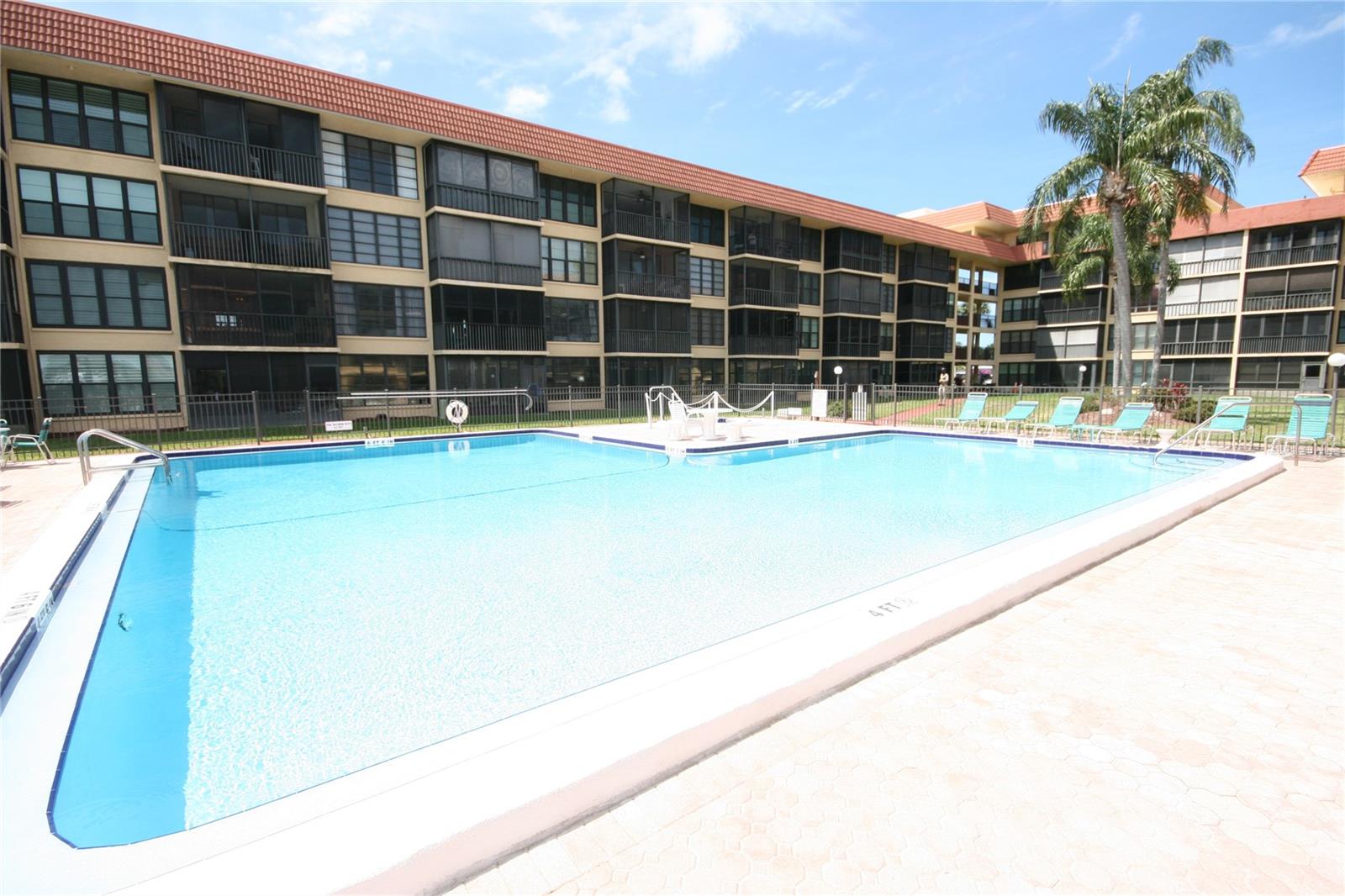 Image 43 of 82 For 19701 Gulf Boulevard 212