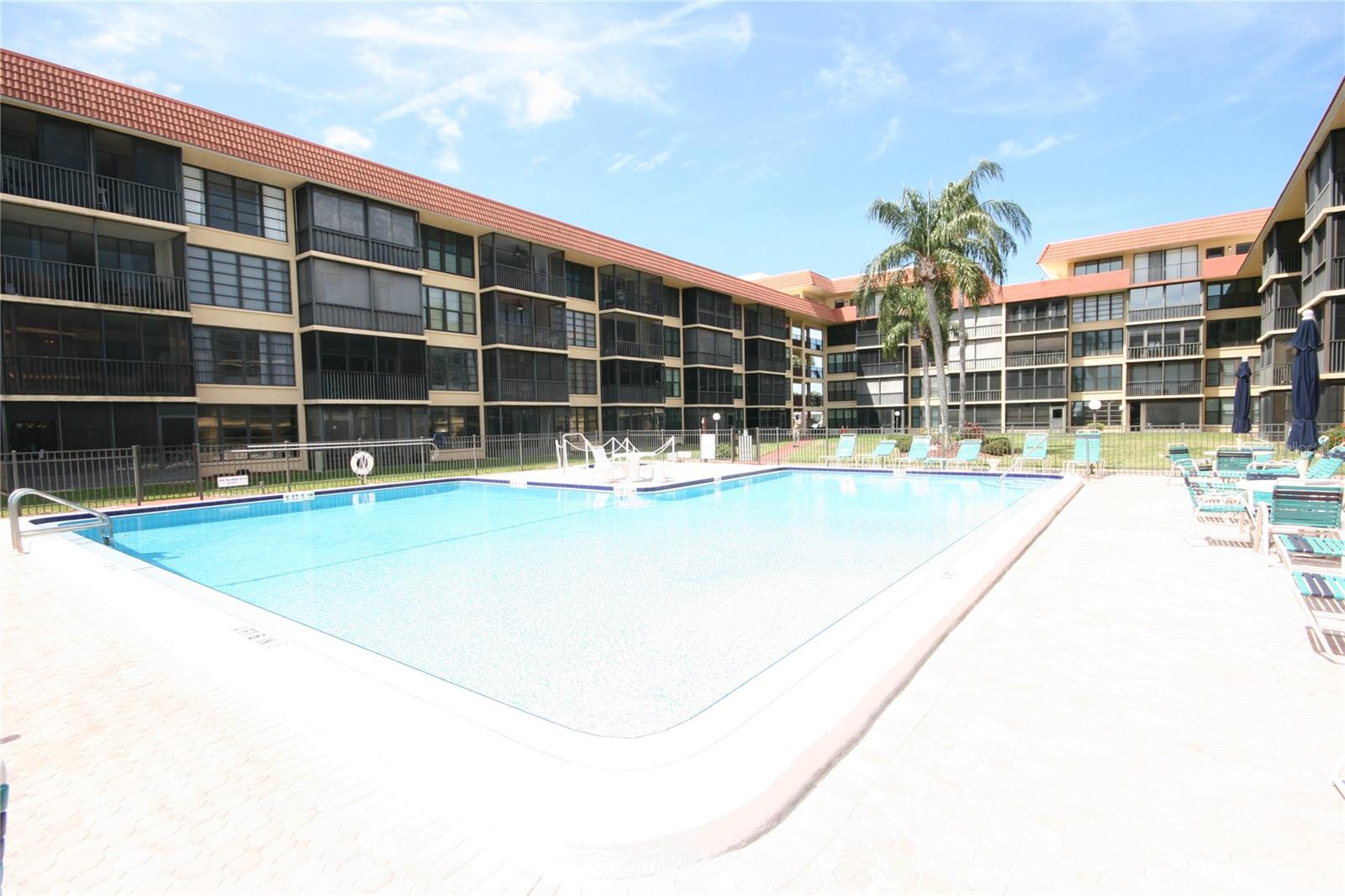 Image 44 of 82 For 19701 Gulf Boulevard 212