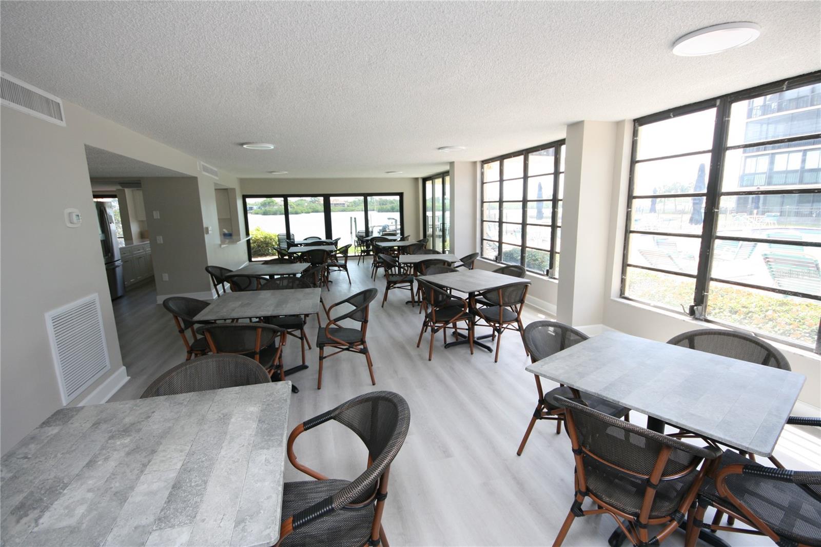 Image 46 of 82 For 19701 Gulf Boulevard 212