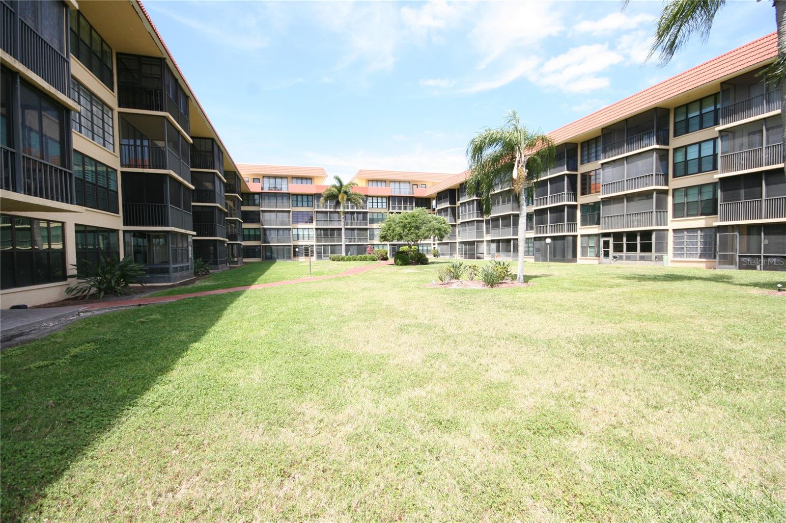 Image 68 of 82 For 19701 Gulf Boulevard 212