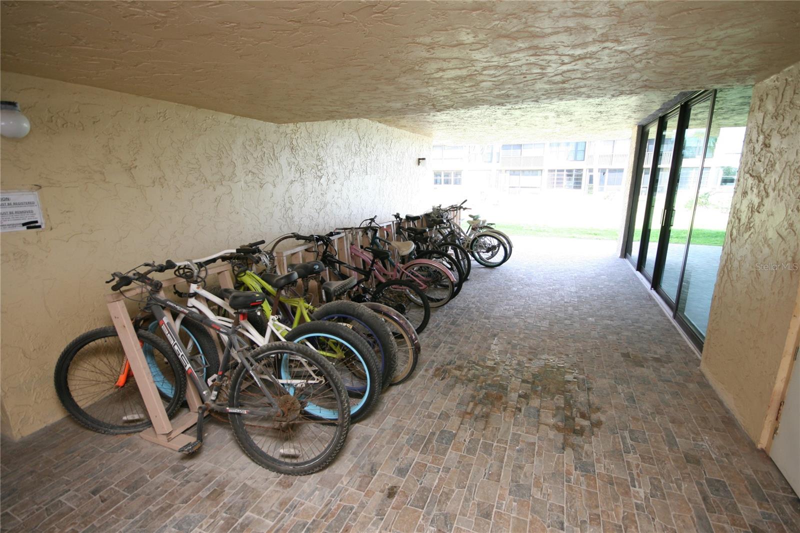 Image 69 of 82 For 19701 Gulf Boulevard 212