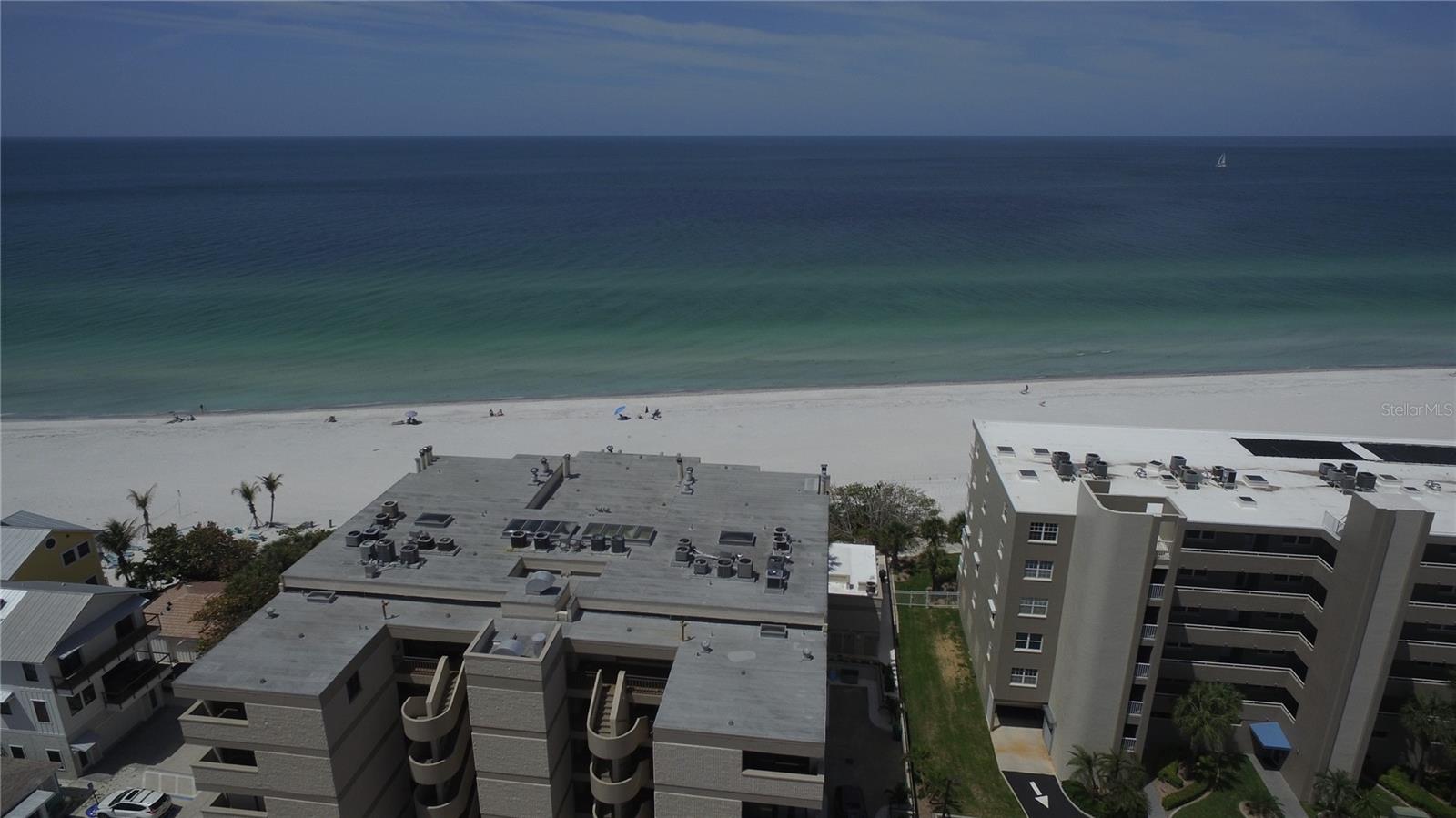 Image 7 of 82 For 19701 Gulf Boulevard 212