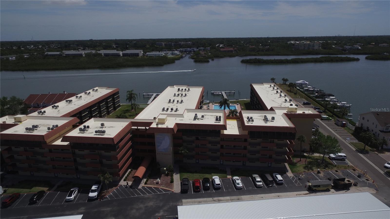 Image 9 of 82 For 19701 Gulf Boulevard 212