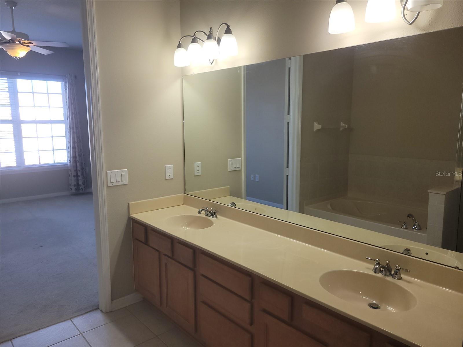 Image 21 of 73 For 7905 Seminole Boulevard 3404