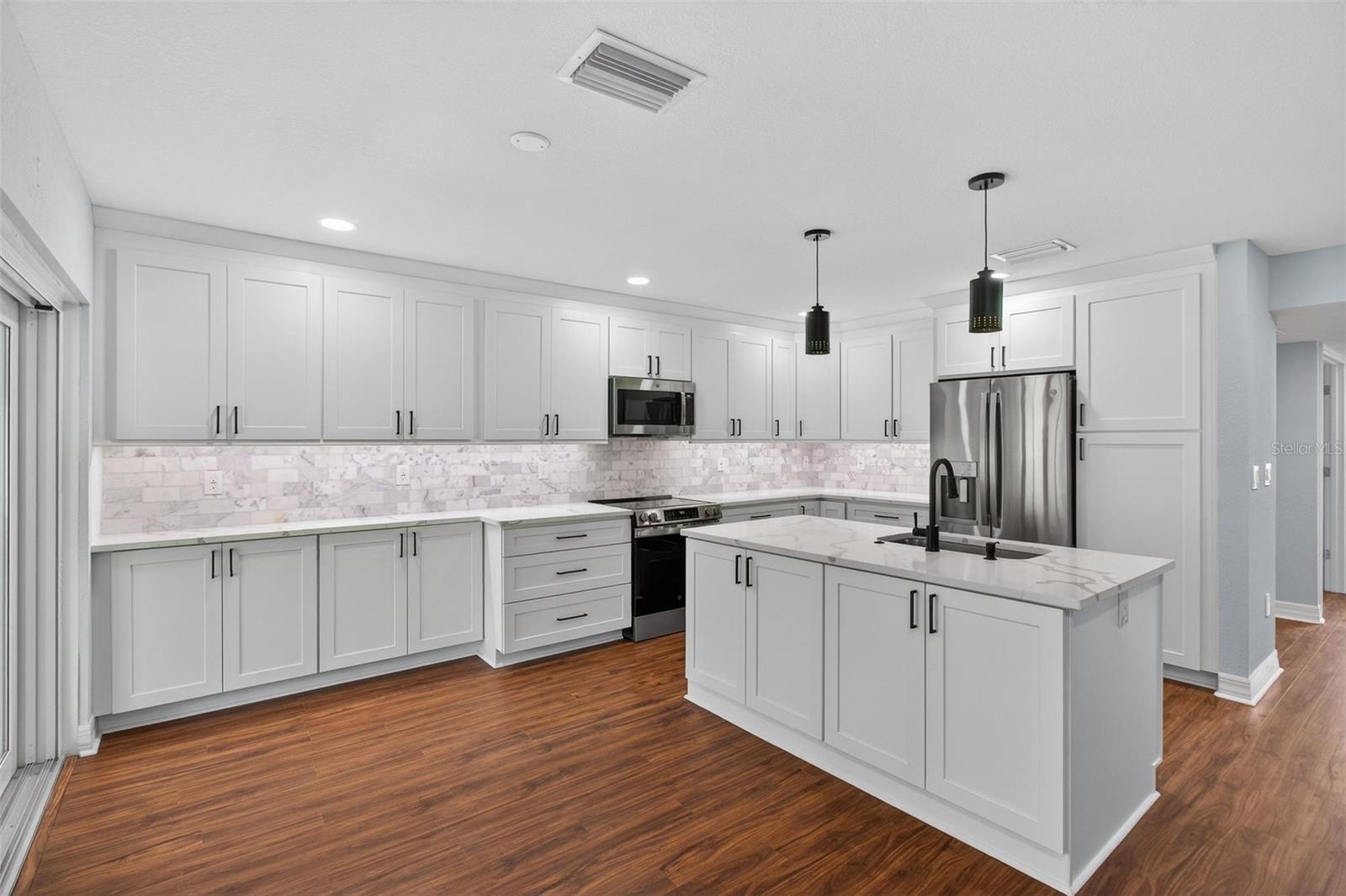 Image 11 of 42 For 6660 Cape Hatteras Way Ne 1