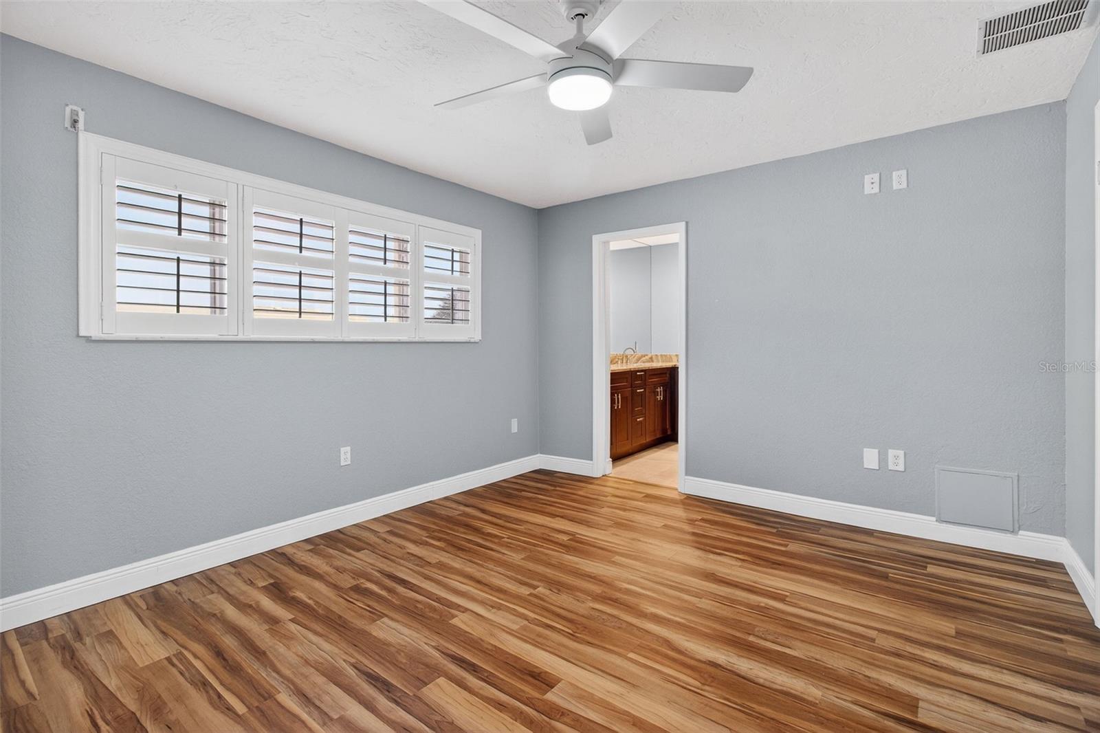 Image 21 of 42 For 6660 Cape Hatteras Way Ne 1