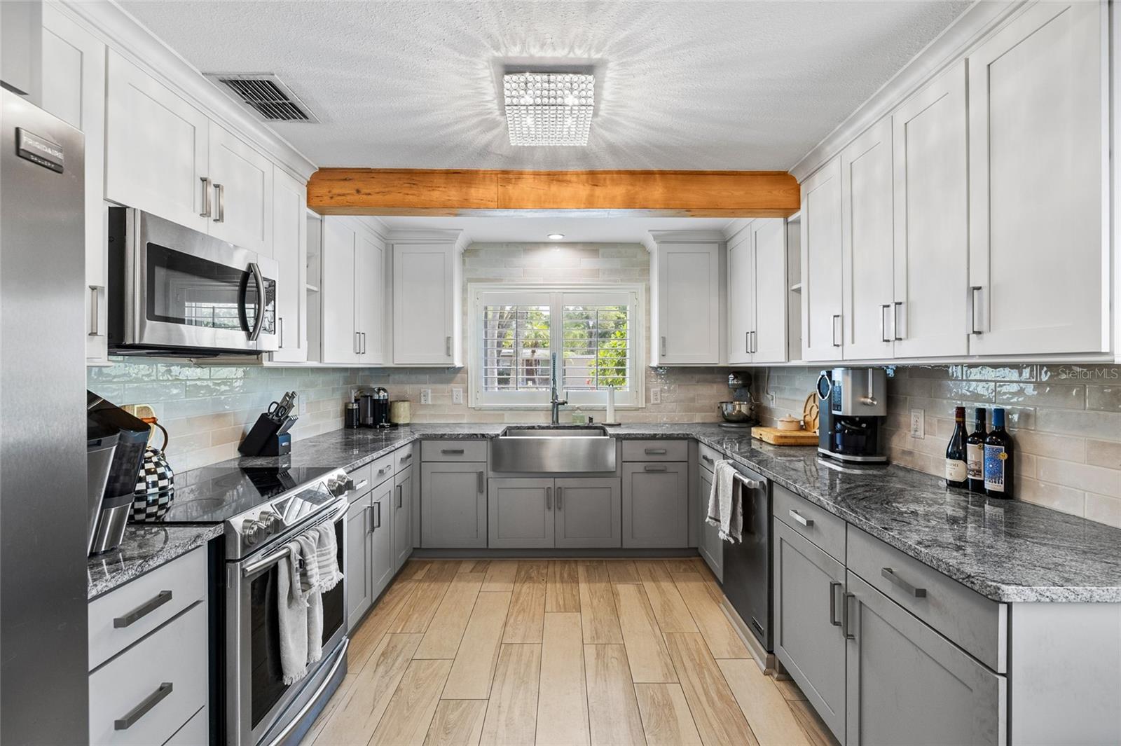 Listing photo id 11 for 4303 S Cameron Avenue