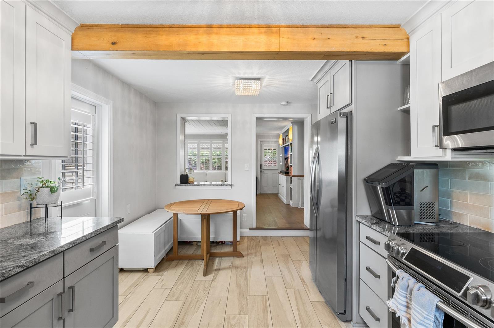 Listing photo id 12 for 4303 S Cameron Avenue