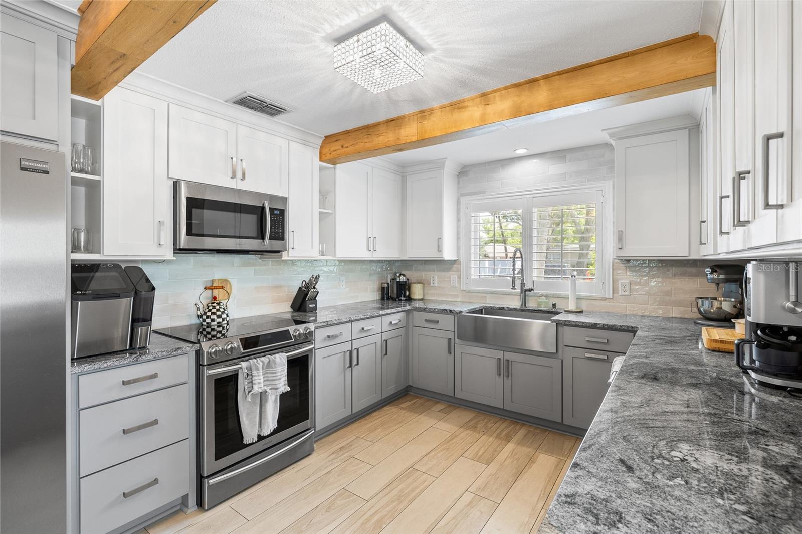 Listing photo id 14 for 4303 S Cameron Avenue