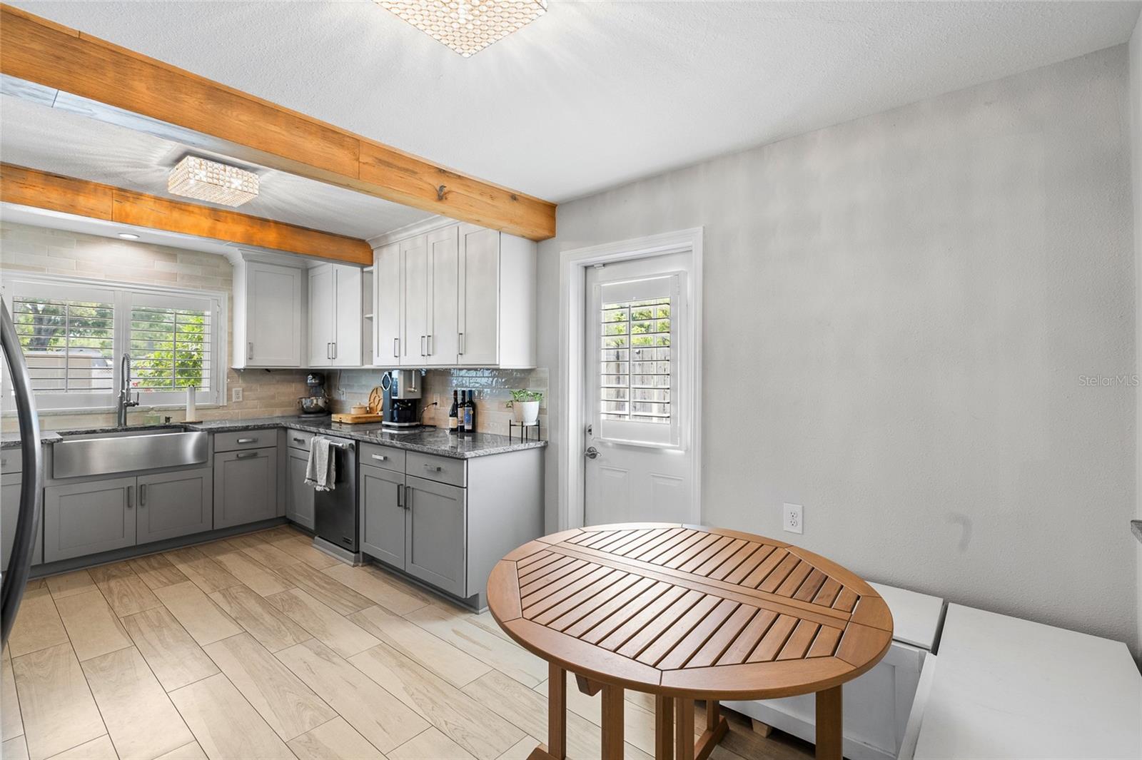 Listing photo id 15 for 4303 S Cameron Avenue