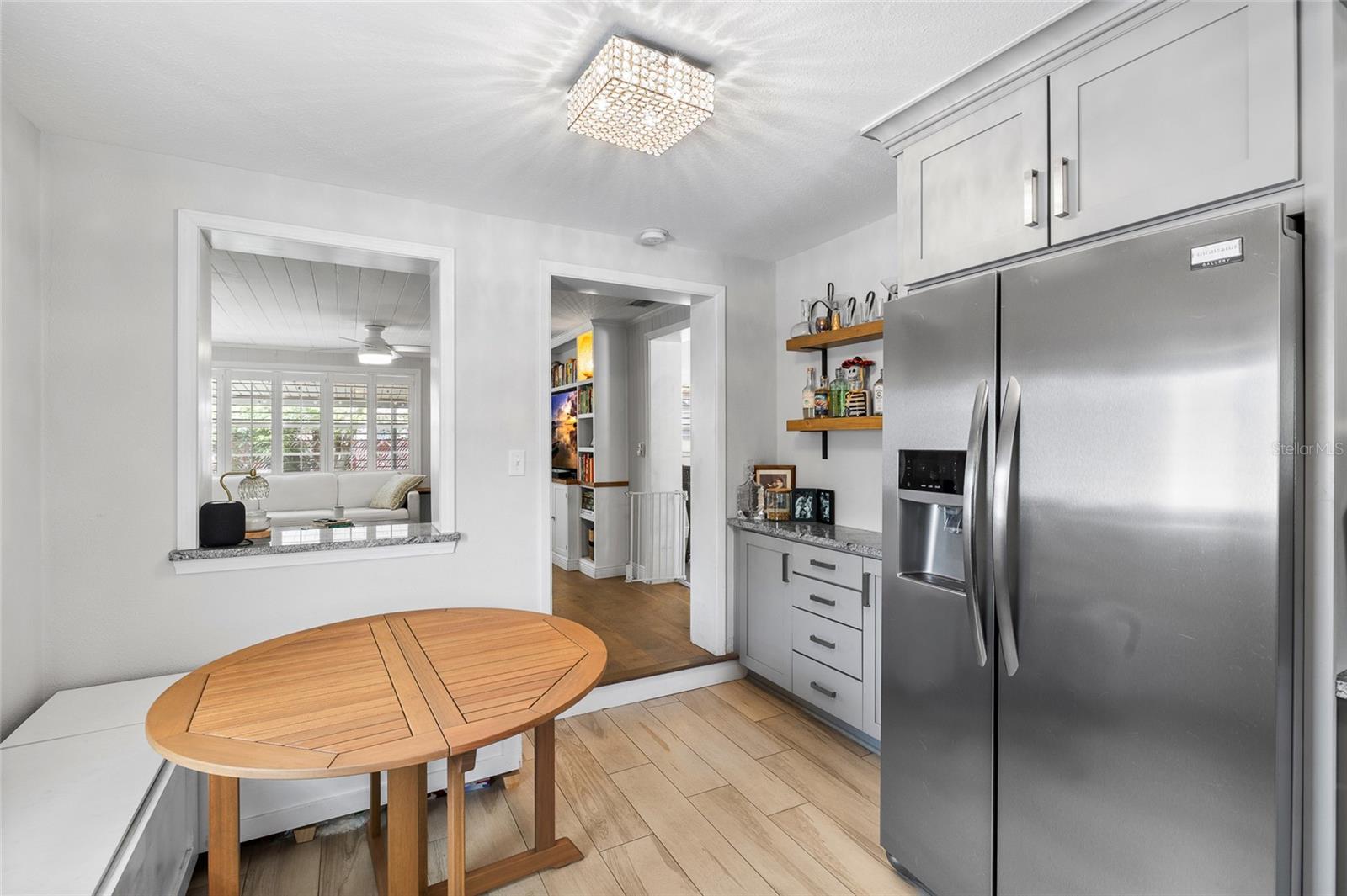 Listing photo id 16 for 4303 S Cameron Avenue