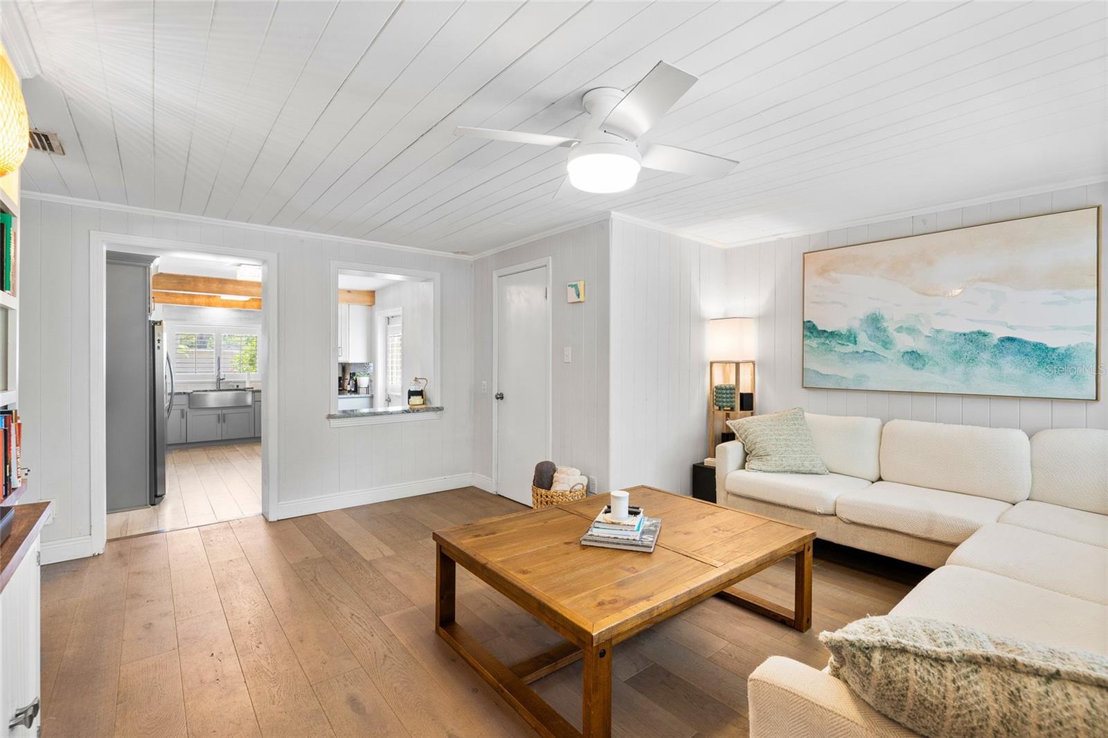 Listing photo id 17 for 4303 S Cameron Avenue