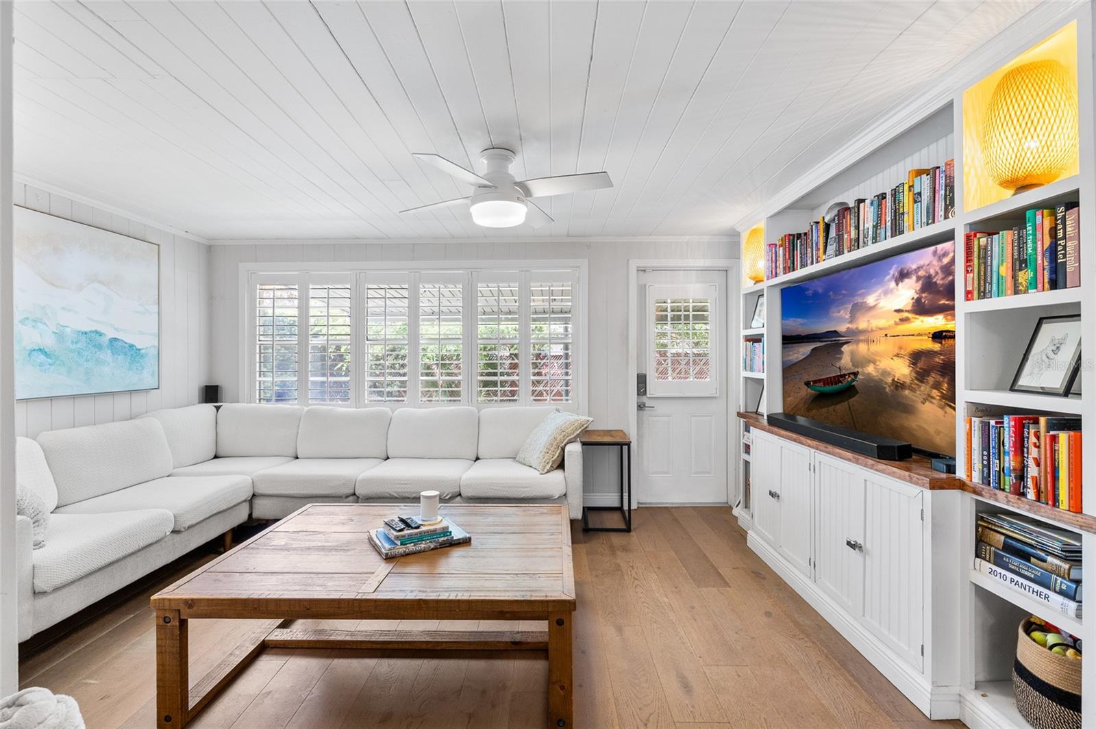 Listing photo id 18 for 4303 S Cameron Avenue