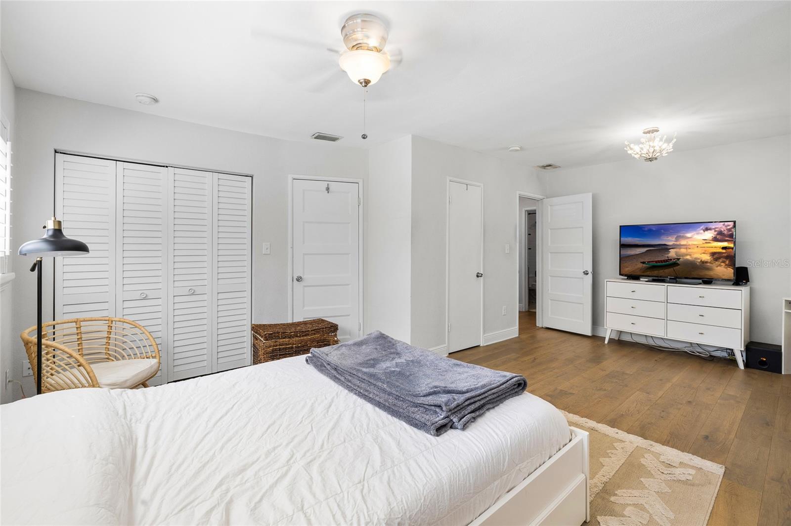 Listing photo id 22 for 4303 S Cameron Avenue